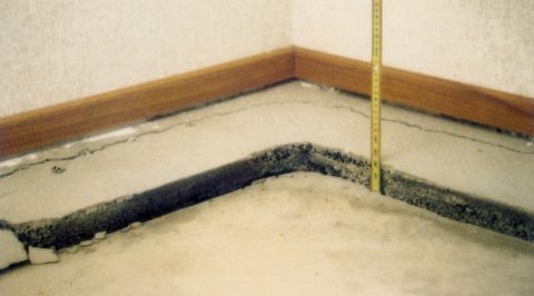 betonplade i en terrændækkonstruktion