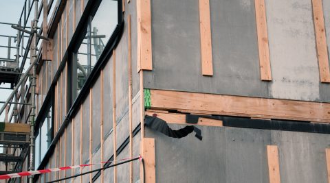 Klimaeksponeret vindspærre inden montering af regnskærm