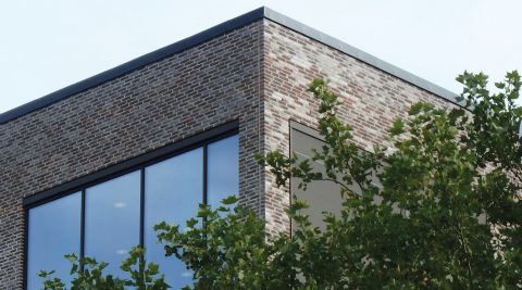 Arkitektonisk stram kantløsning