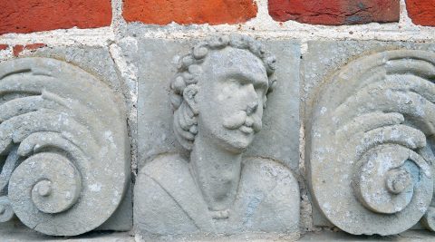 Gotlandsk sandsten i en detalje fra en vinduesindfatning